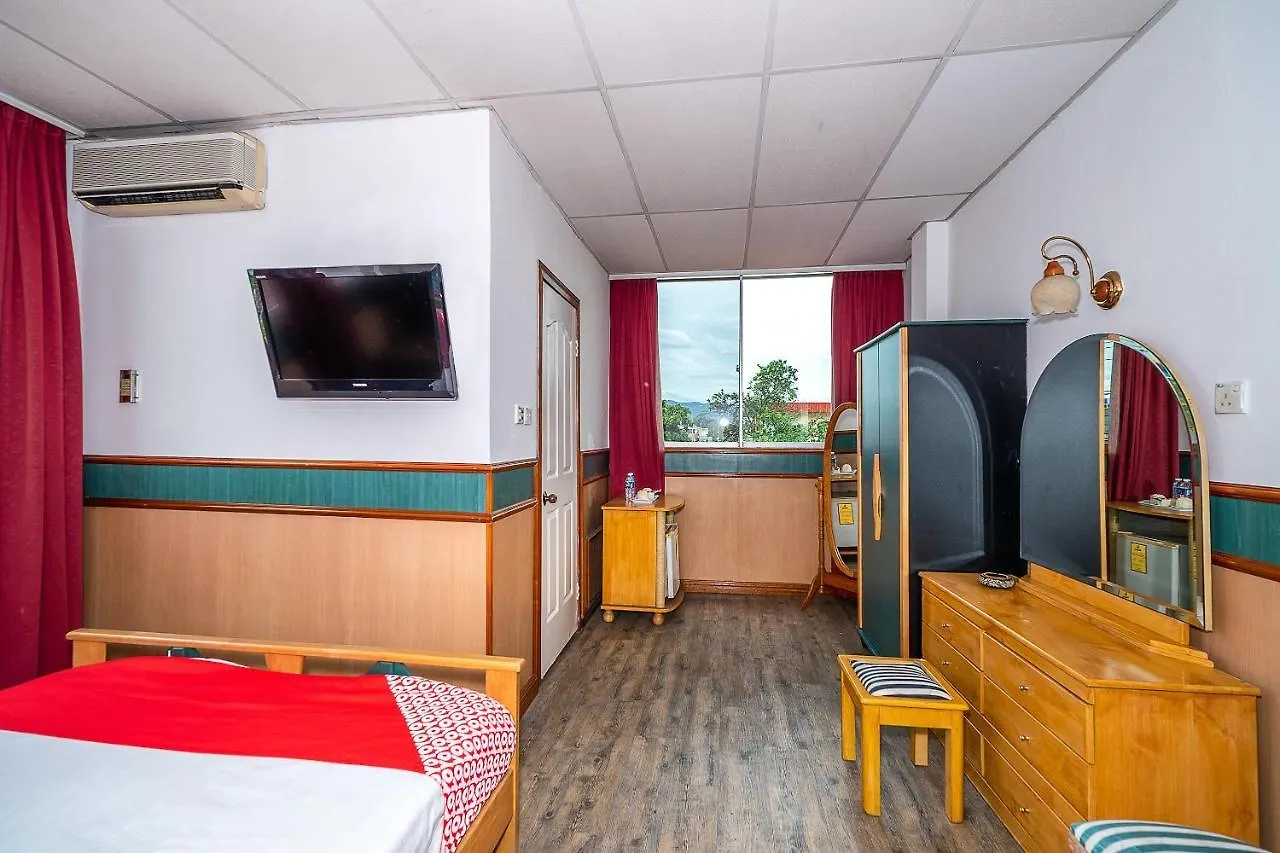 Oyo 89864 Hotel Holiday Park Кота-Кинабалу 2*,  Малайзия