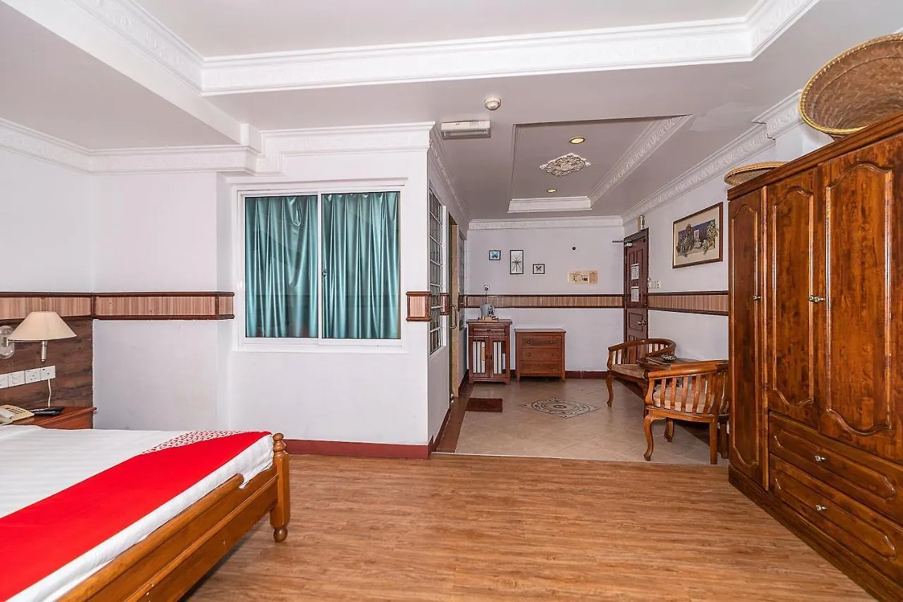 Oyo 89864 Hotel Holiday Park Кота-Кинабалу
