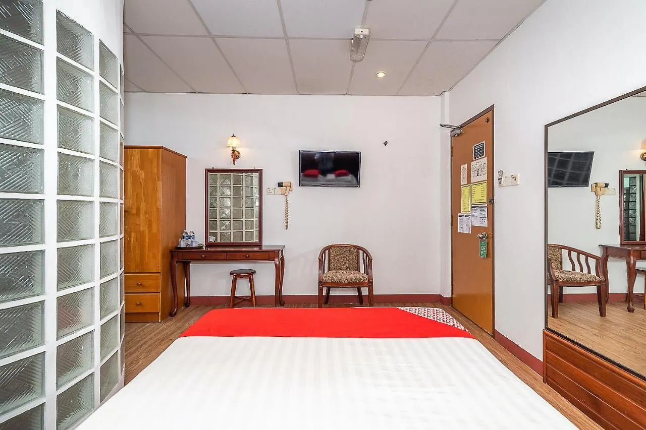 Oyo 89864 Hotel Holiday Park Кота-Кинабалу