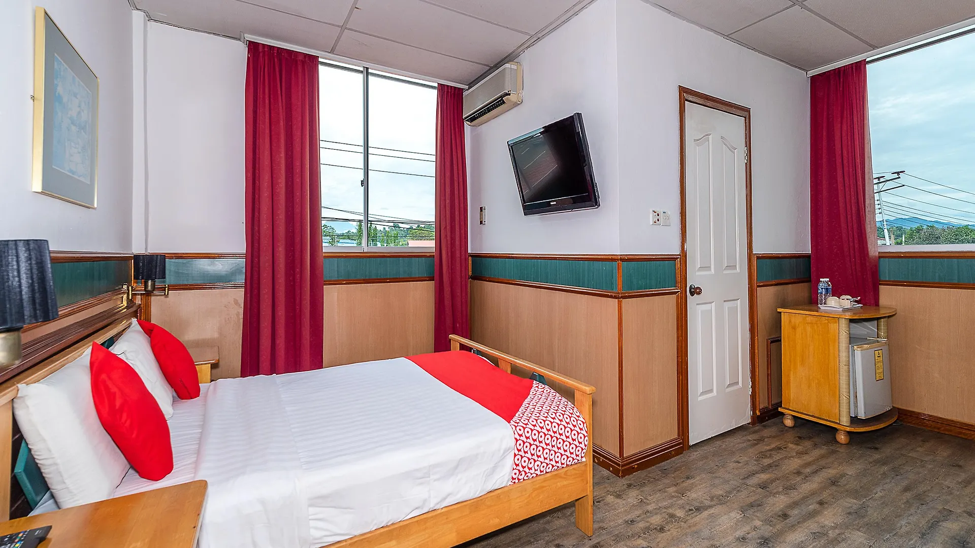 Oyo 89864 Hotel Holiday Park Кота-Кинабалу 2*,  Малайзия
