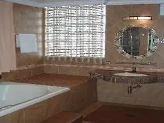 Oyo 89864 Hotel Holiday Park Кота-Кинабалу